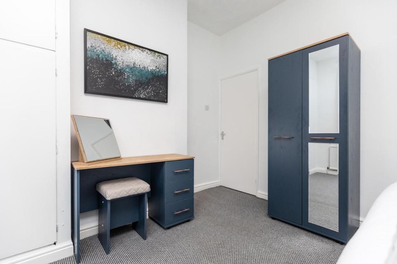 Spacious Three Bedroom Property! Hemsworth Esterno foto