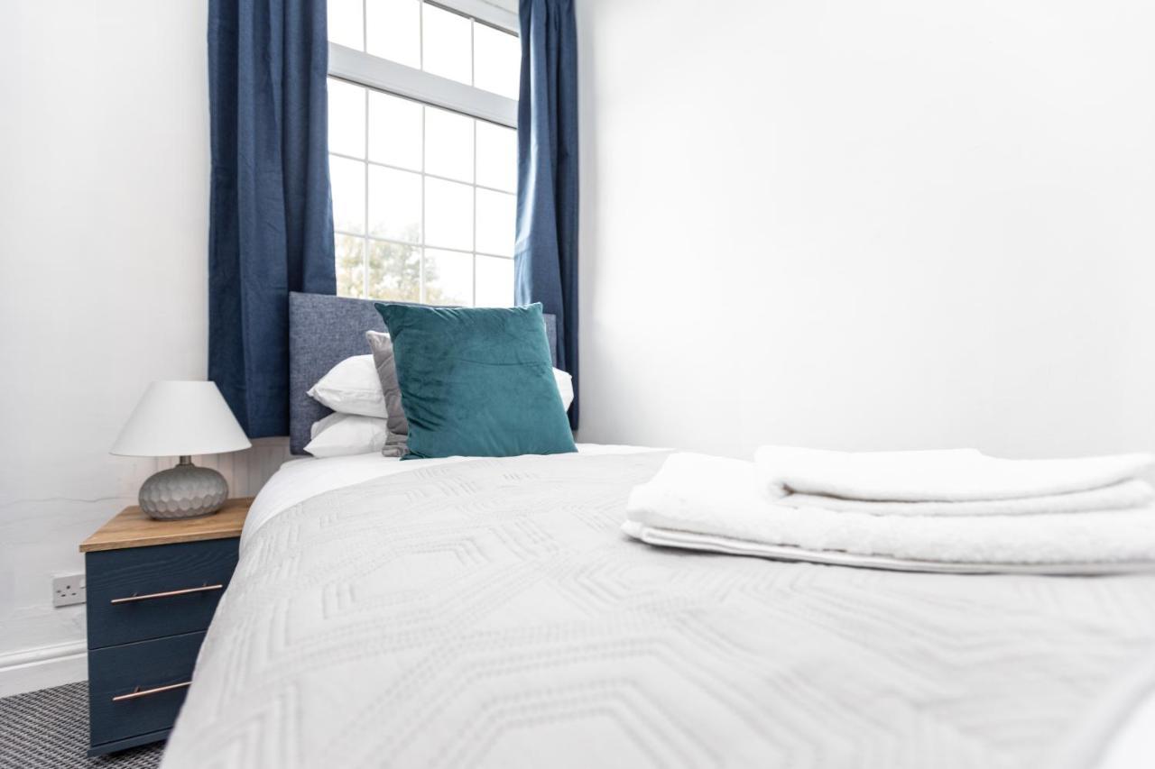 Spacious Three Bedroom Property! Hemsworth Esterno foto