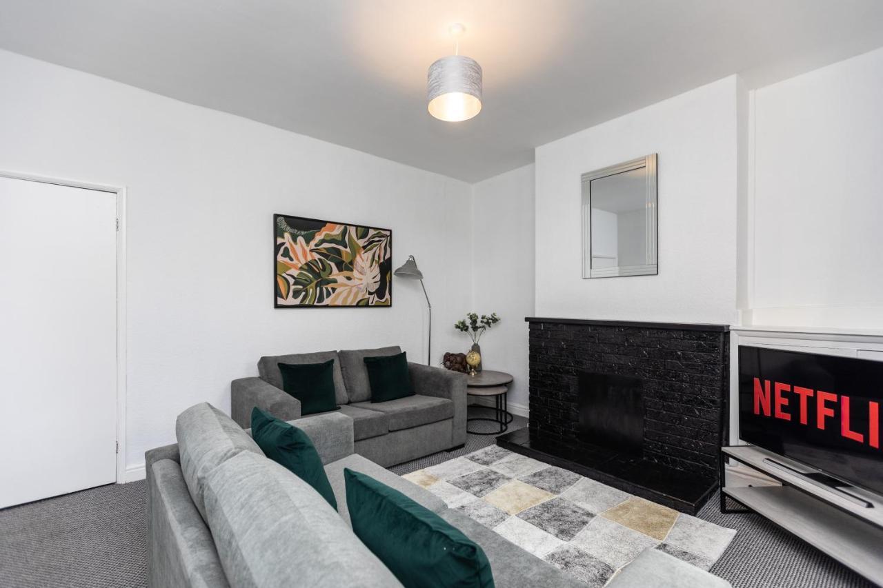 Spacious Three Bedroom Property! Hemsworth Esterno foto
